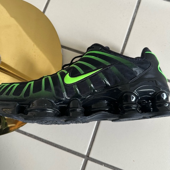 EUC Nike Men’s Shox TL Black/Green Sneakers - Size 11.5 - Picture 6 of 10